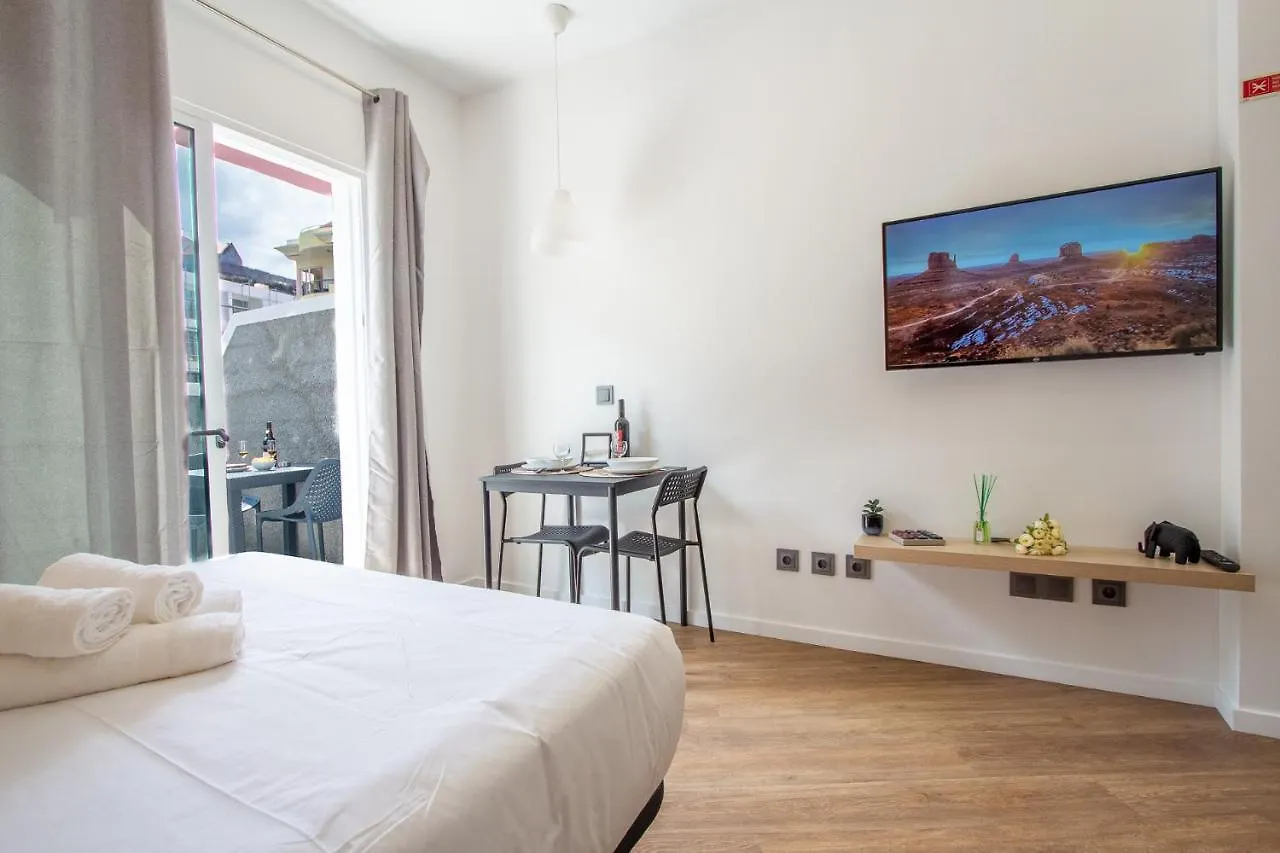 The Jolie - Apartments By The Ocean Porto Moniz 0*,